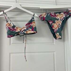 Roxy 2 piece swimsuit size large 
worn once in new condition